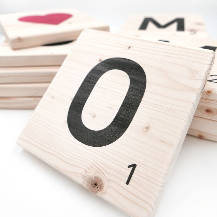 Alfabeto de madera Scrabble