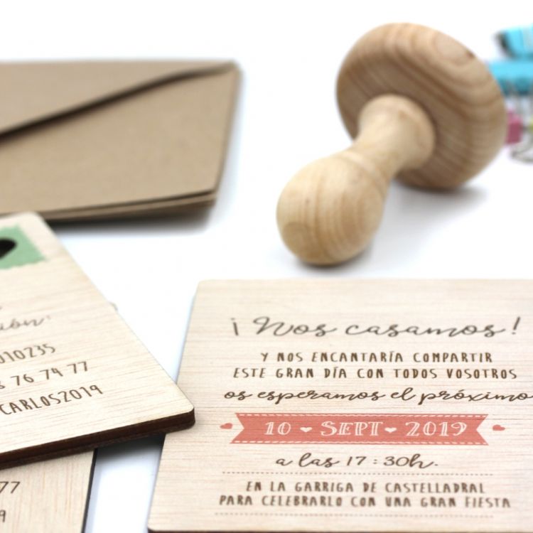 Invitación Modelo Postal de Madera