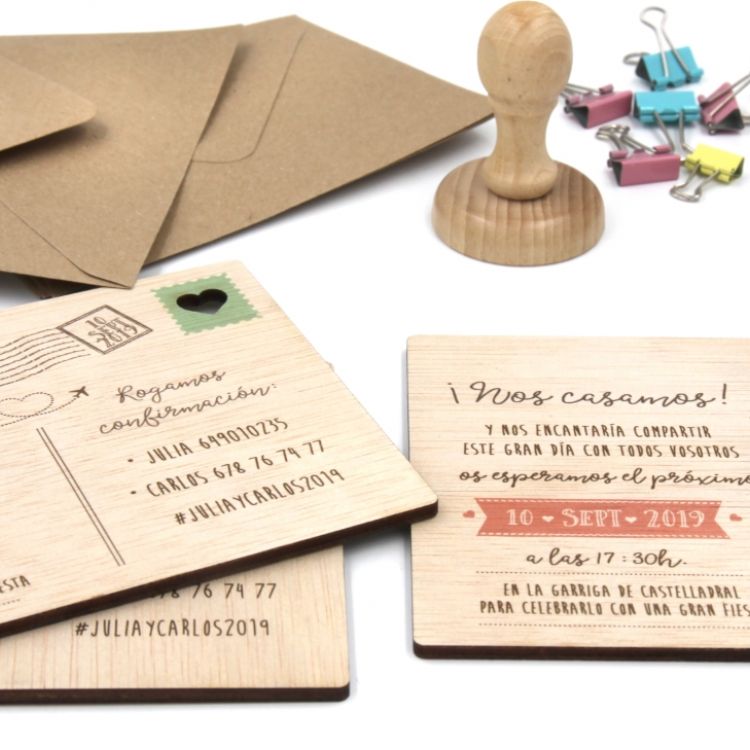 Invitación Modelo Postal de Madera