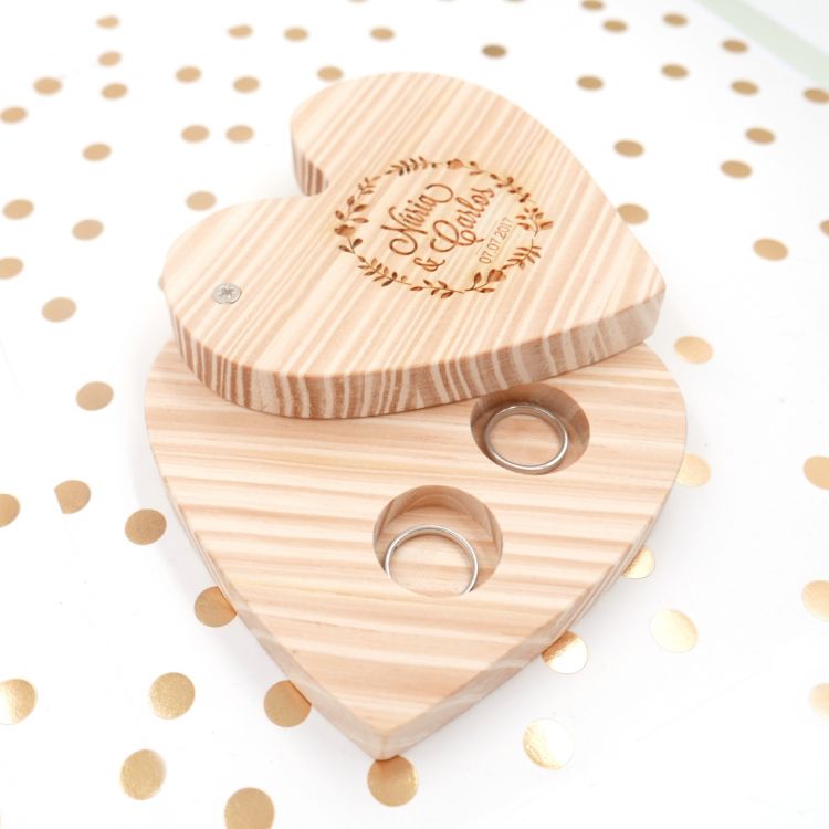 Porta alianzas caja de madera corazón personalizada - Lovely Toppers